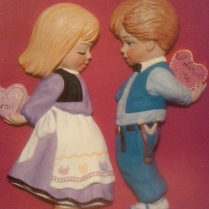 Alberta 0299 girl and boy valentine plaque