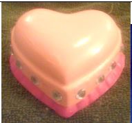 Arnel 0027 heart box with ruffle (Alice)